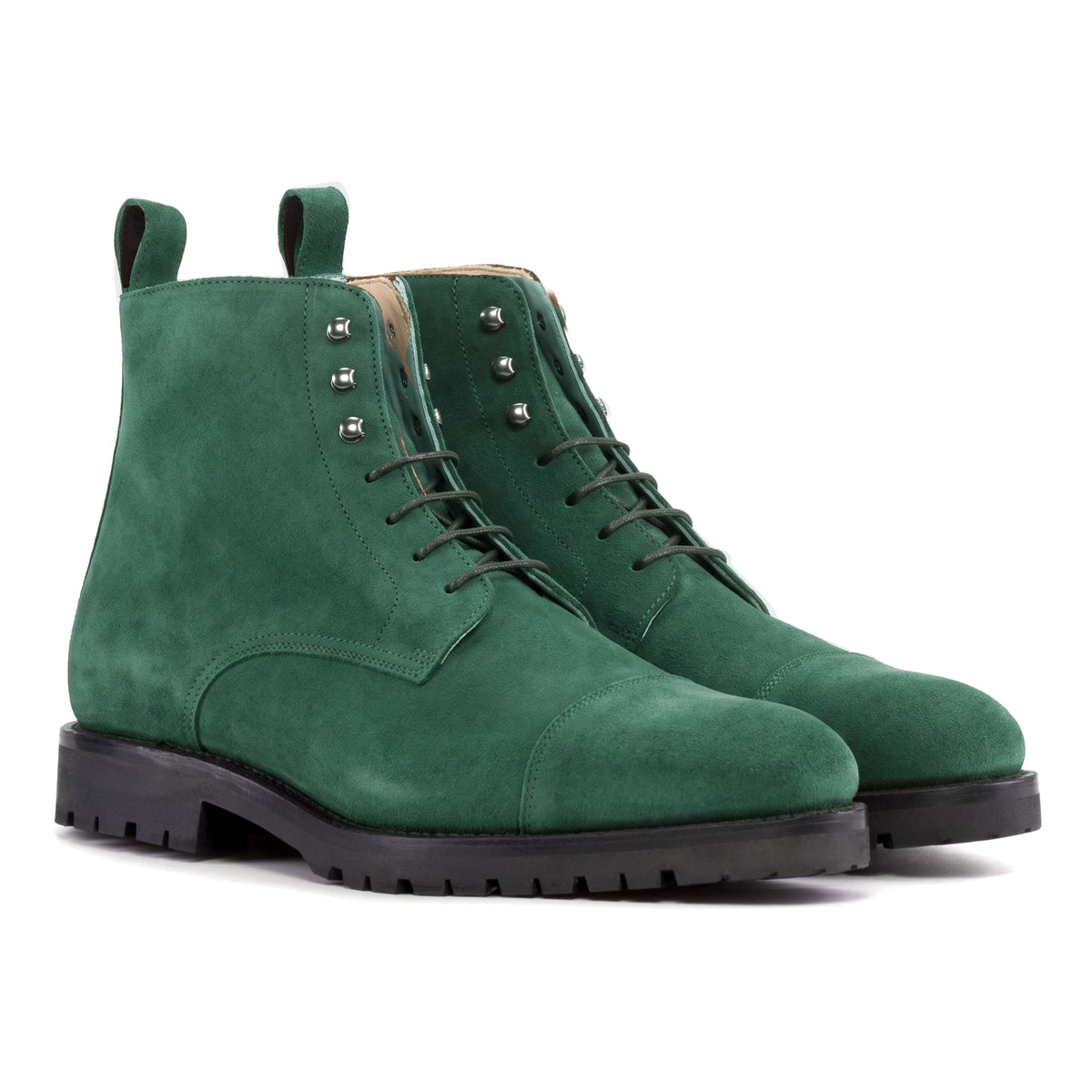 Bottines Bout Droit en daim de chevreau vert forêt, vue de trois quarts avant