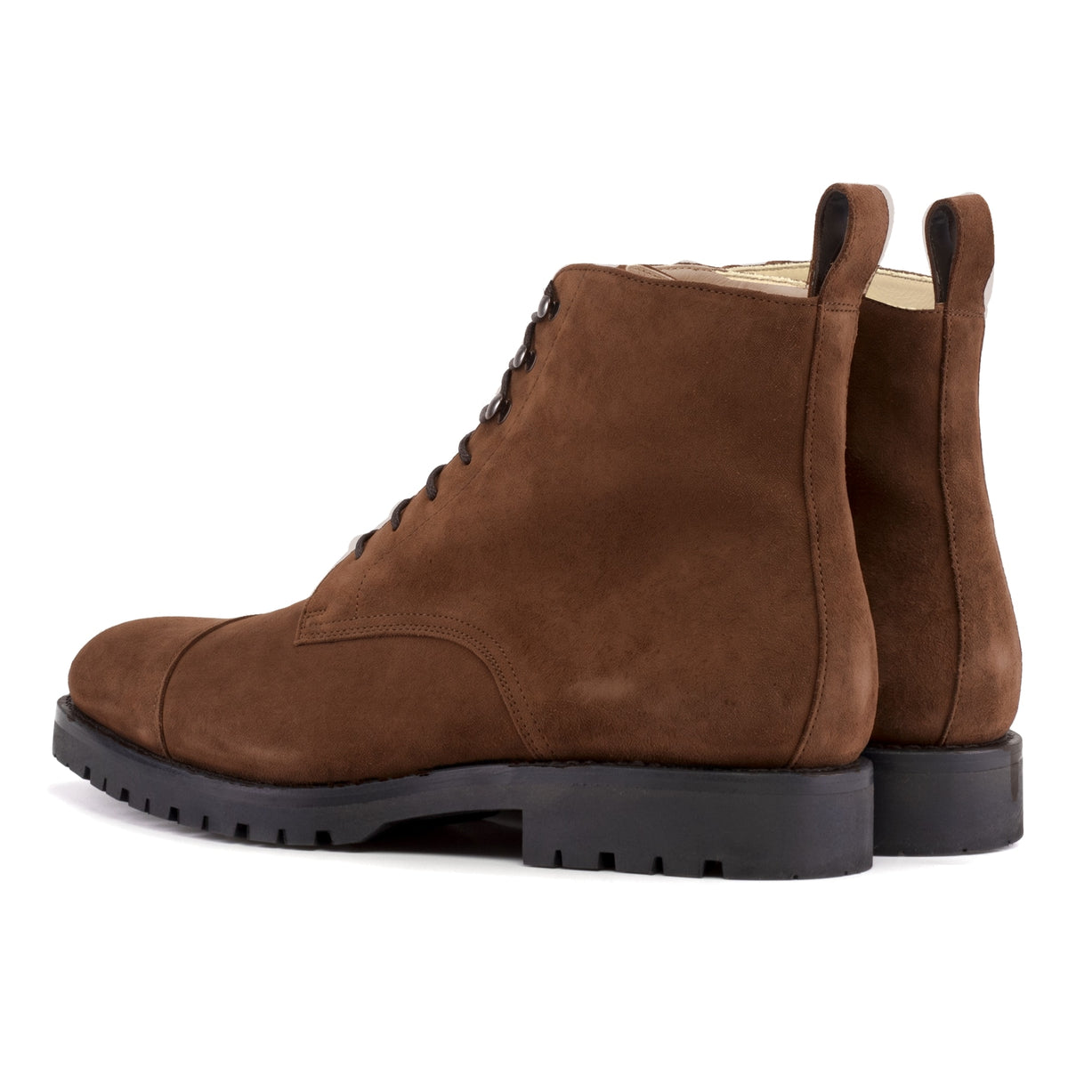 Bottines Bout Droit en daim marron moyen, vue de trois quarts arrière