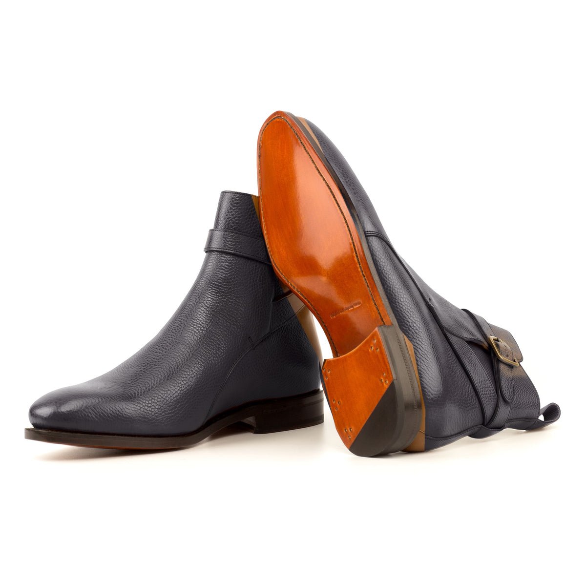 Bottines Jodhpur en cuir gros grain noir : une bottine couchée montre la semelle