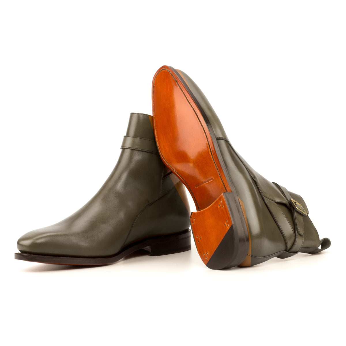 Bottines Jodhpur en cuir teinté main vert olive : une bottine couchée montre la semelle