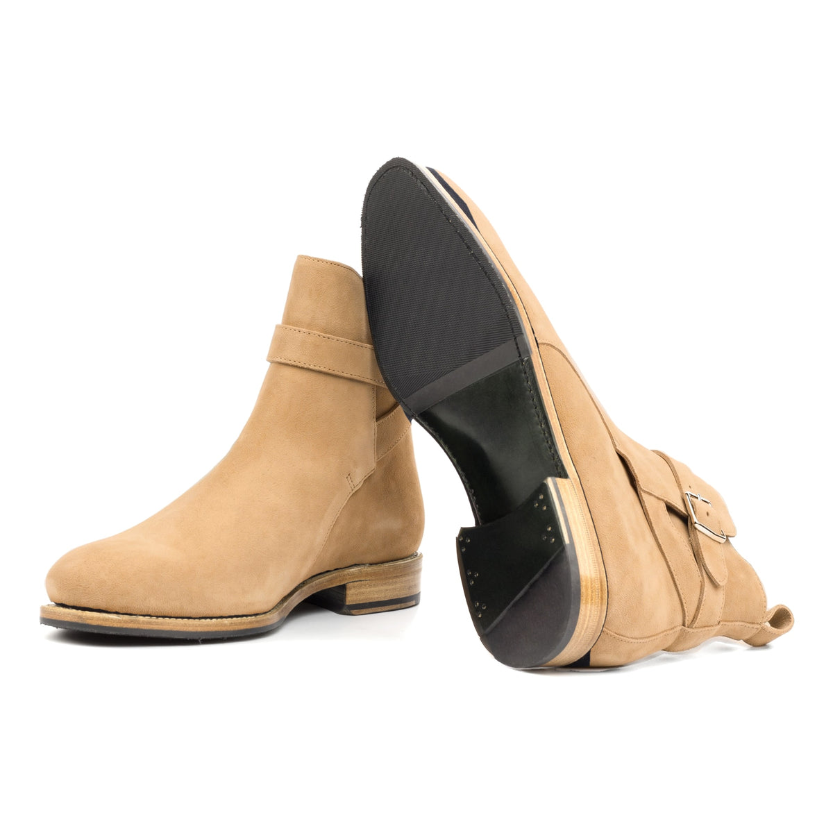 Bottines Jodhpur en daim de chevreau camel : une bottine couchée montre la semelle