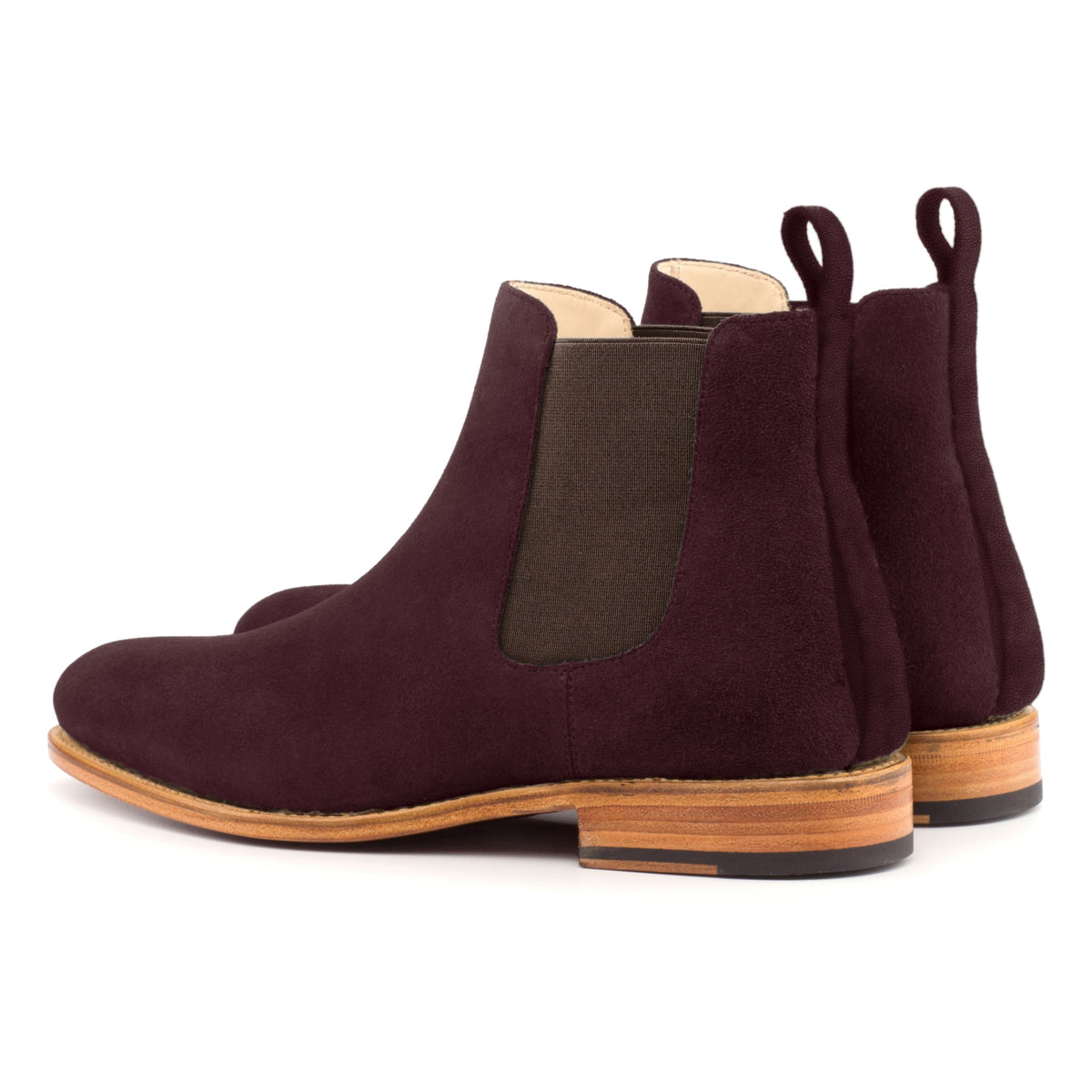 Chelsea Boots en daim bordeaux, la paire vue de trois quarts arrière