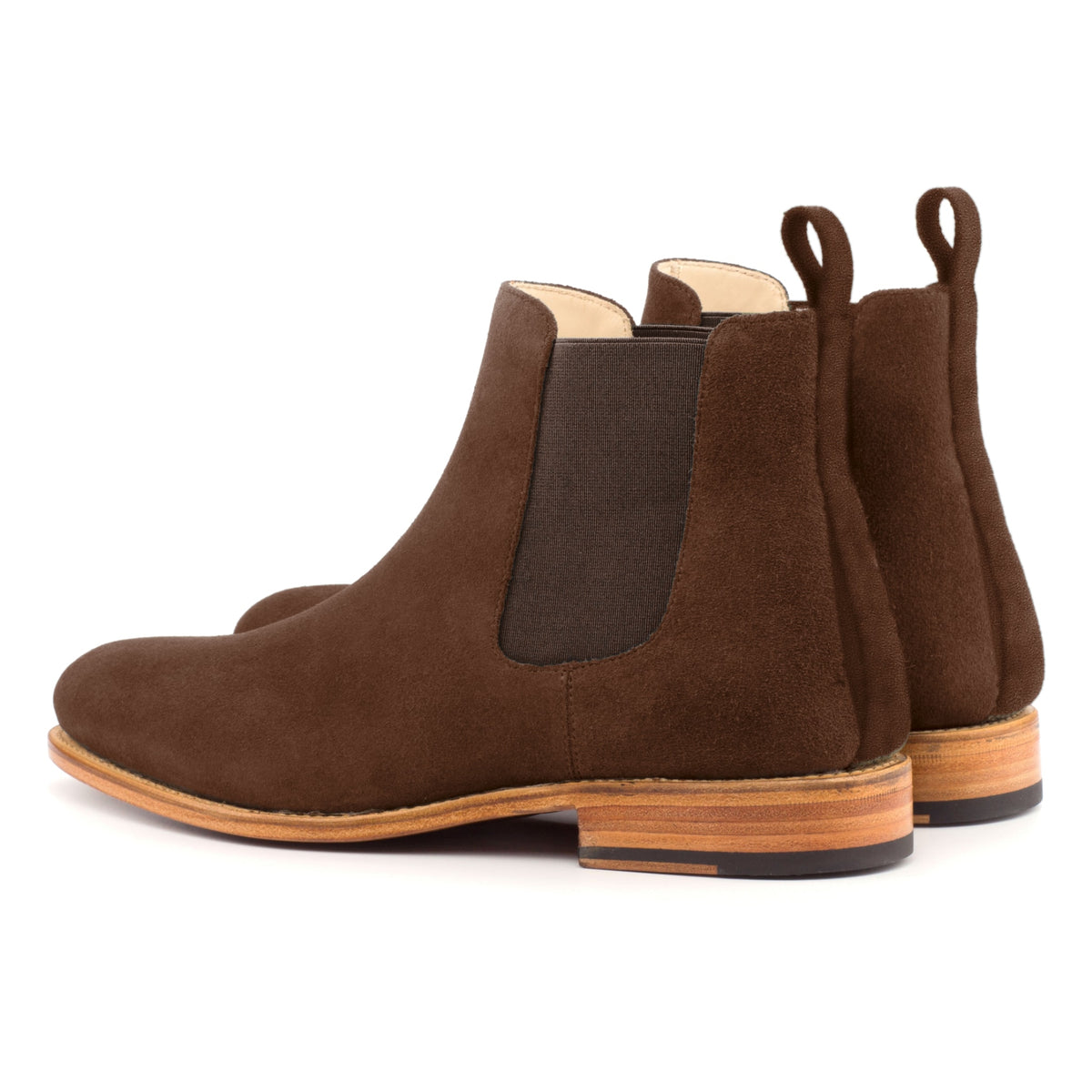 Chelsea Boots en daim marron moyen, la paire vue de trois quarts arrière