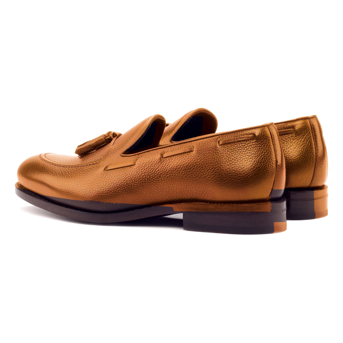Mocassin à glands en cuir grainé cognac, vue de trois quarts arrière