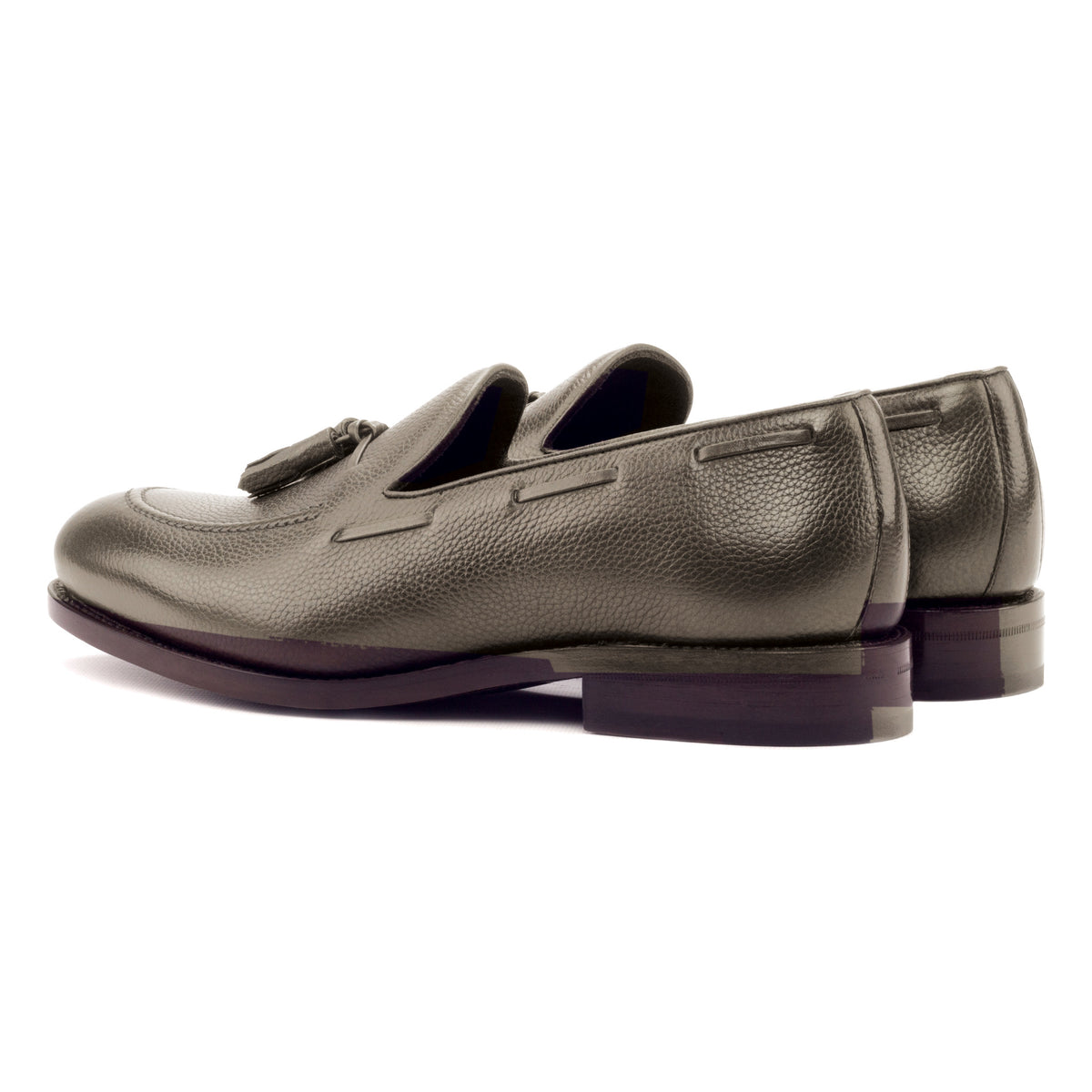 Mocassin à glands en cuir grainé gris, vue de trois quarts arrière