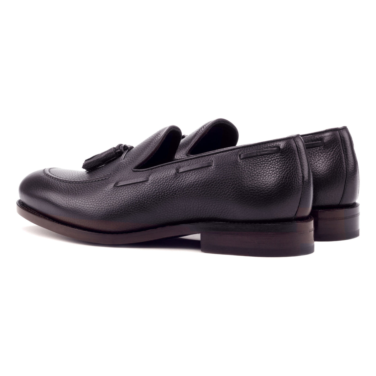 Mocassin à glands en cuir grainé noir, vue de trois quarts arrière