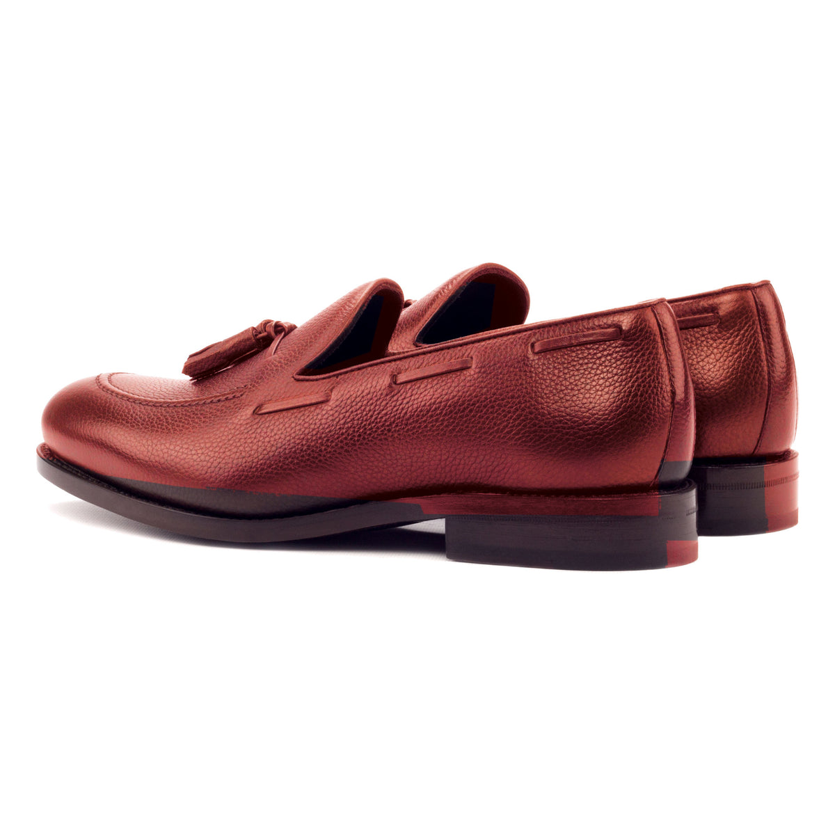 Mocassin à glands en cuir grainé rouge, vue de trois quarts arrière
