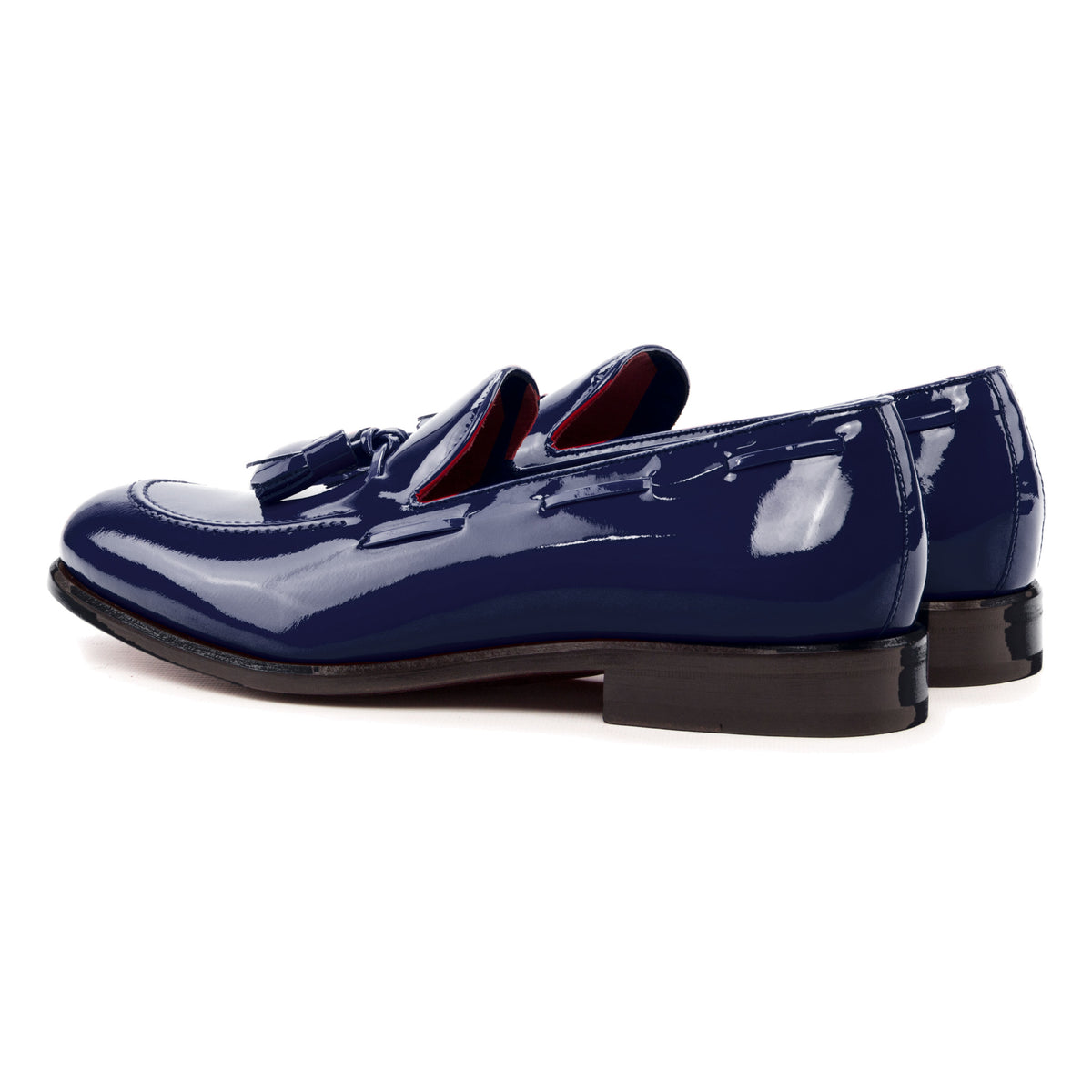 Mocassin à glands en cuir vernis bleu marine, vue de trois quarts arrière