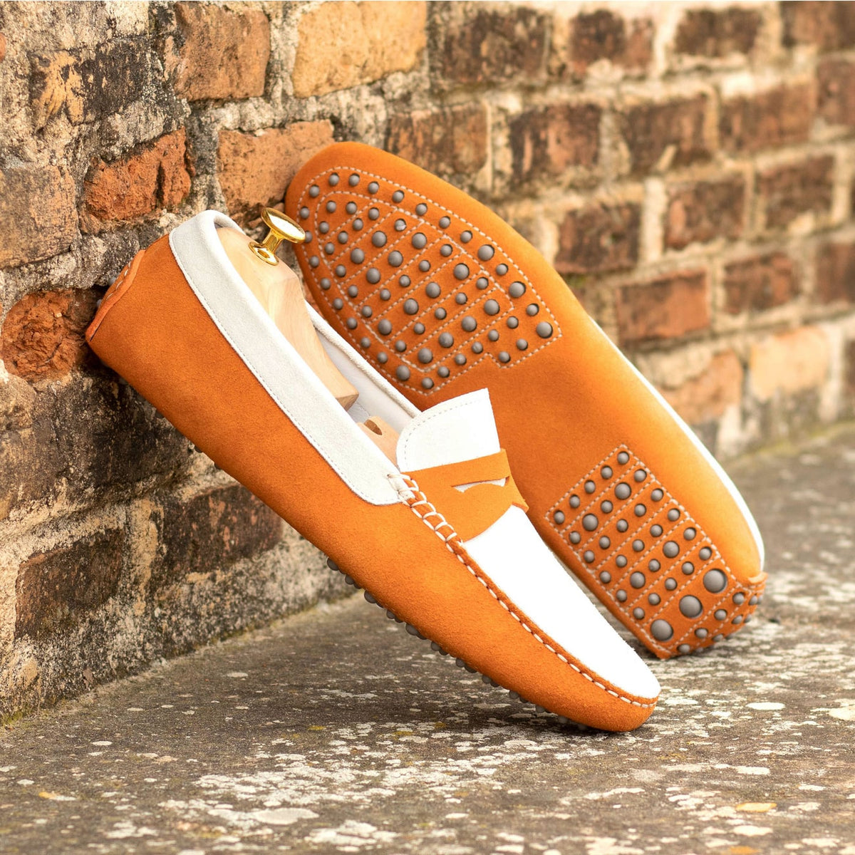 Mocassin Driver en daim blanc et orange – vue 4
