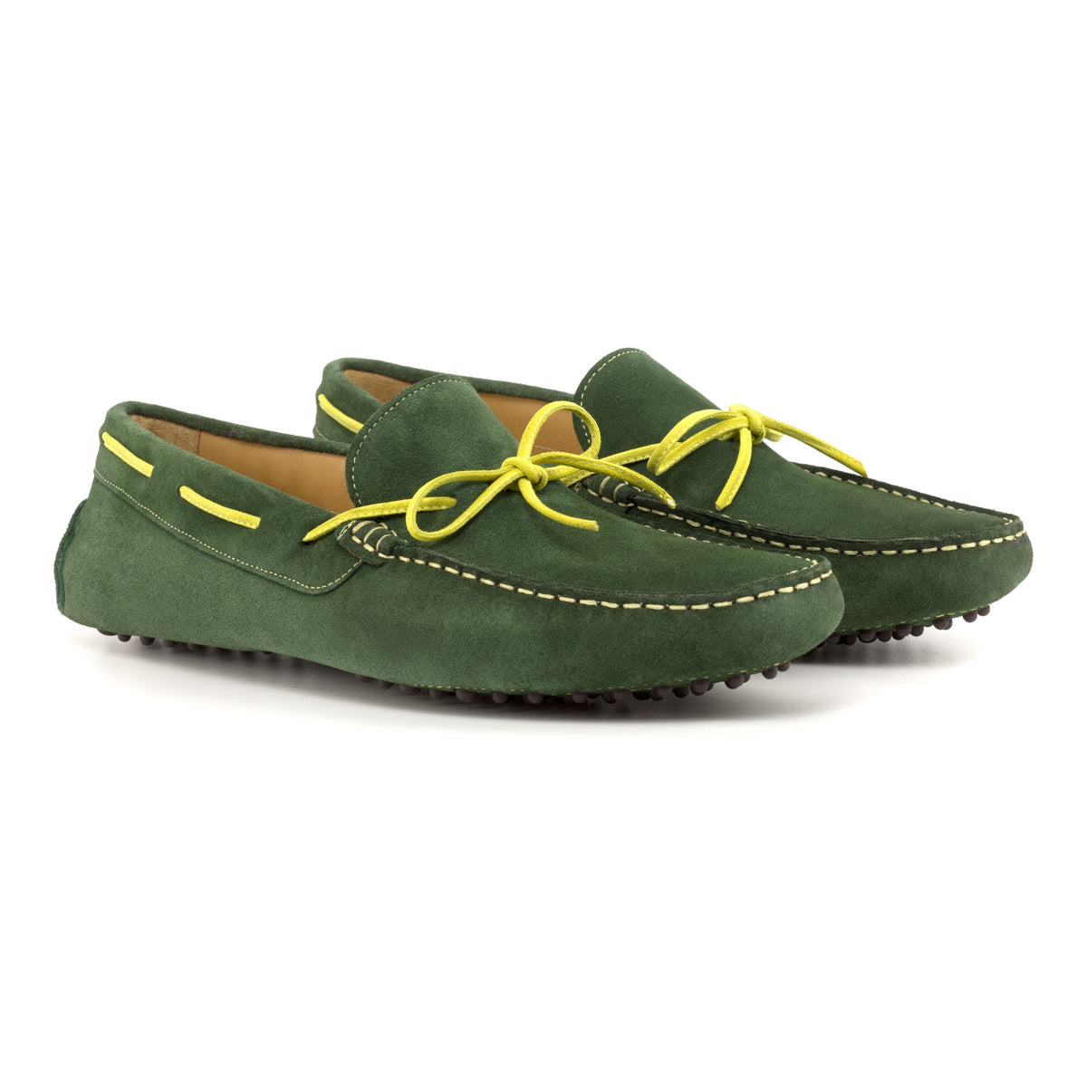 Mocassin Driver en daim vert foncé avec lacet jaune – vue 1