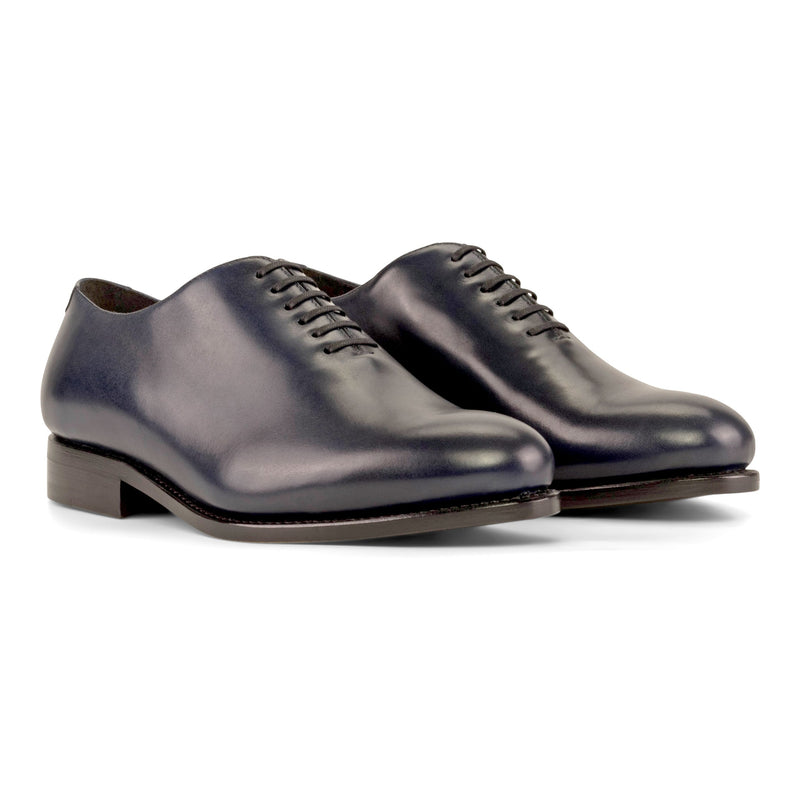 One Cut en cuir bleu marine : la paire vue de trois quarts