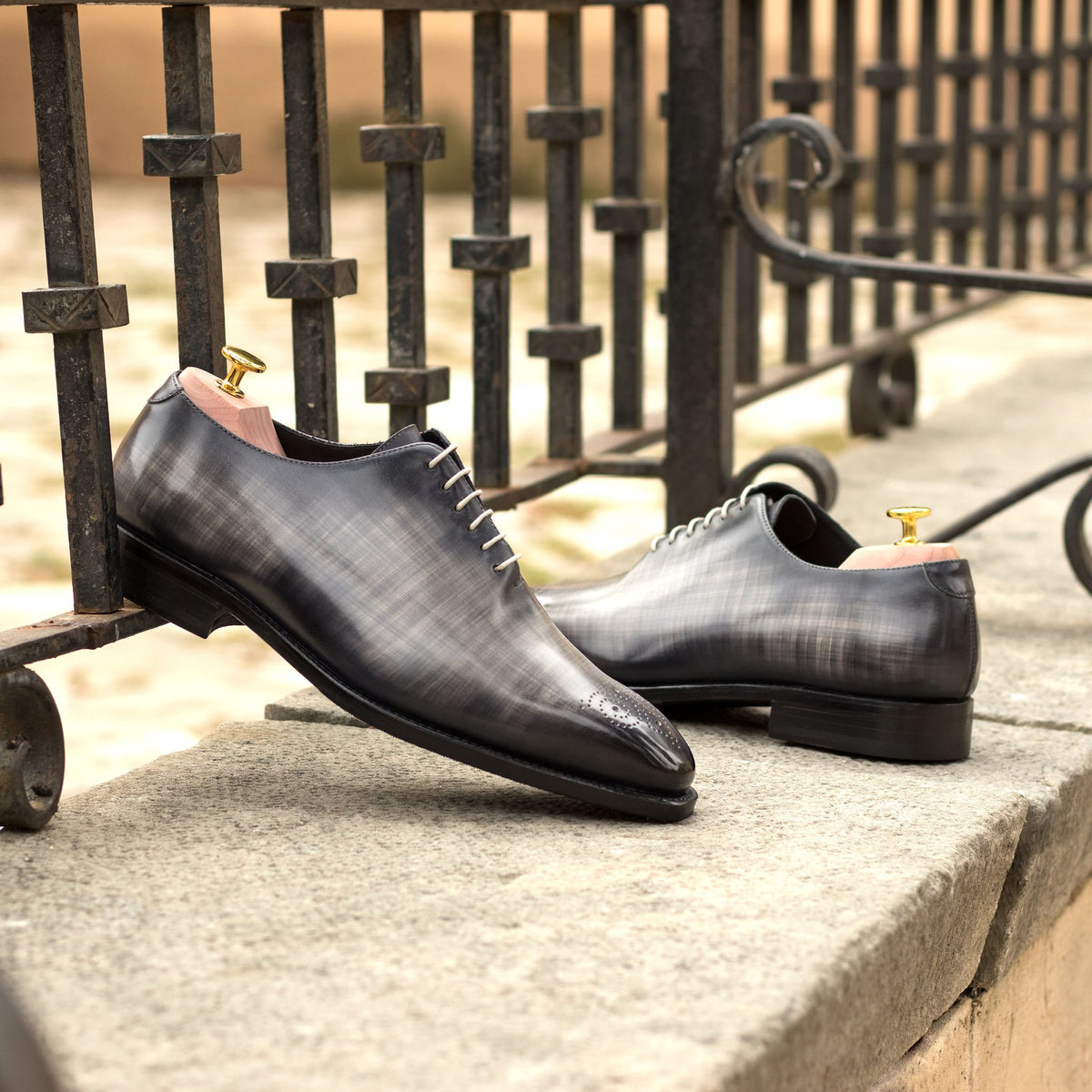 One Cut en cuir gris patiné – vue 4