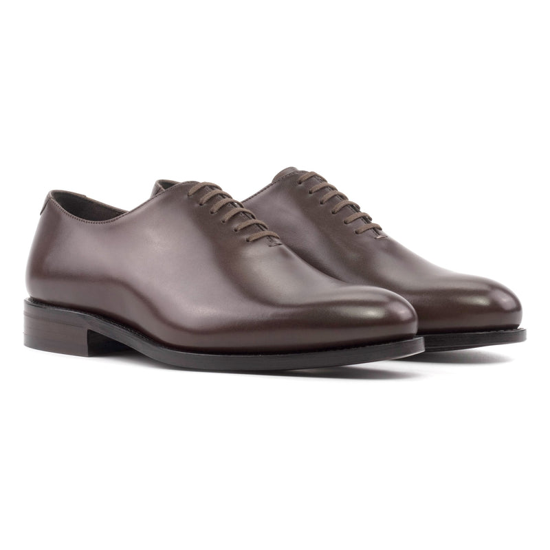 One Cut en cuir marron foncé : la paire vue de trois quarts
