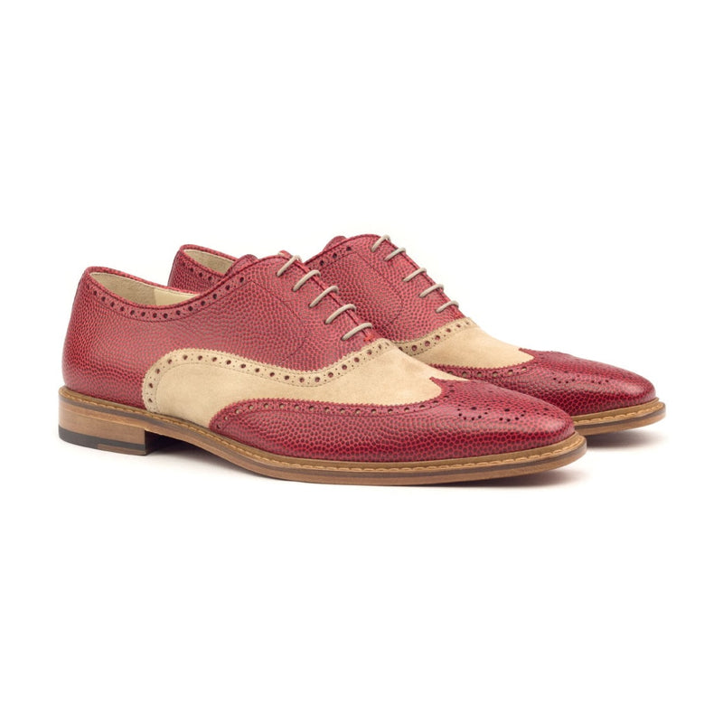 Le cuir gros grain rouge sur un autre modèle, photo non retouchée. Une partie de la paire est dans un autre cuir.