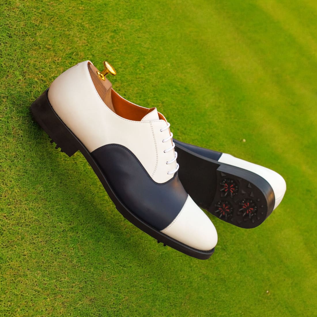 Richelieu de golf en cuir blanc et marine – vue 4