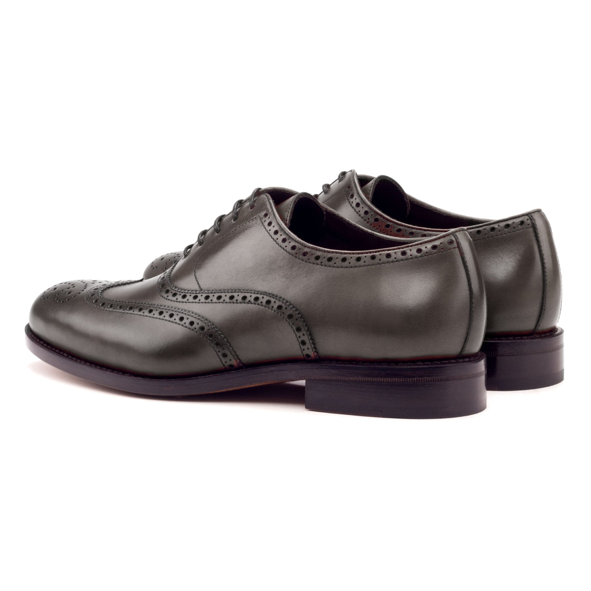 Richelieu fleuri en cuir teinté main gris, la paire vue de trois quarts arrière