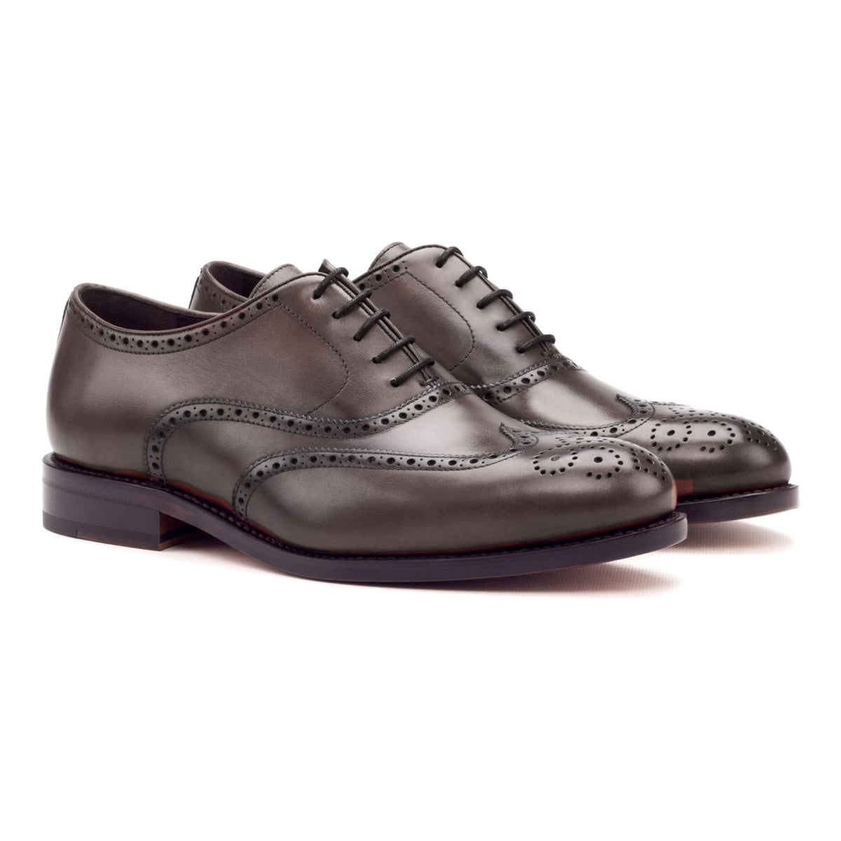 Richelieu fleuri en cuir teinté main marron foncé – vue 1