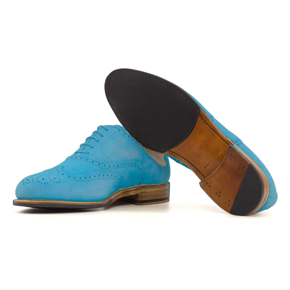 Richelieu fleuri en daim de chevreau turquoise, semelle cuir et patin : une chaussure debout, l’autre couchée montre sa semelle